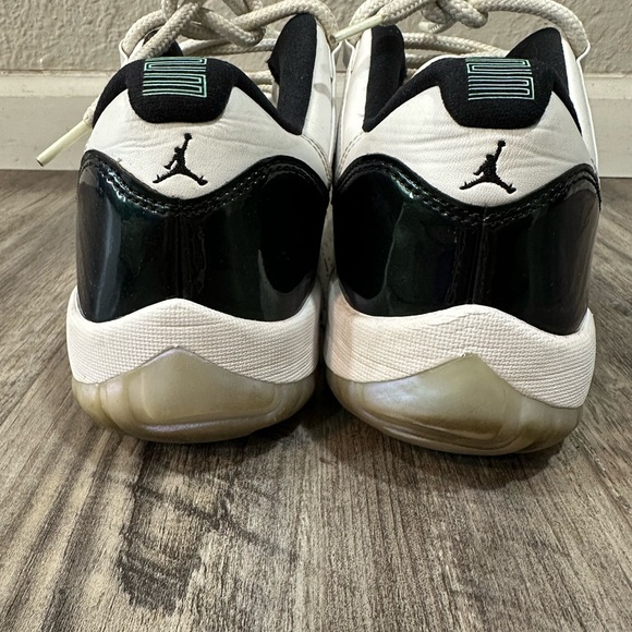 Nike Air Jordan 11 Retro - Picture 5 of 10